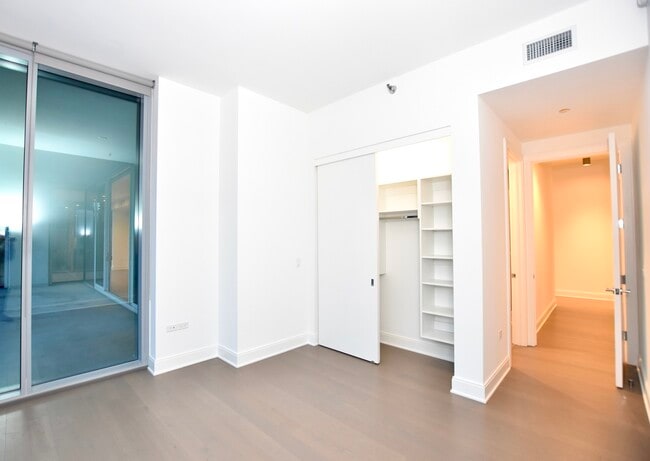 Building Photo - 60 E Randolph St