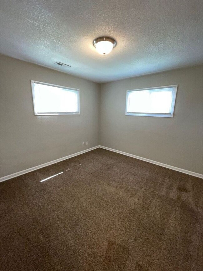 Building Photo - Adorable Updated 1 Bed with 1 Bathroom Rem...