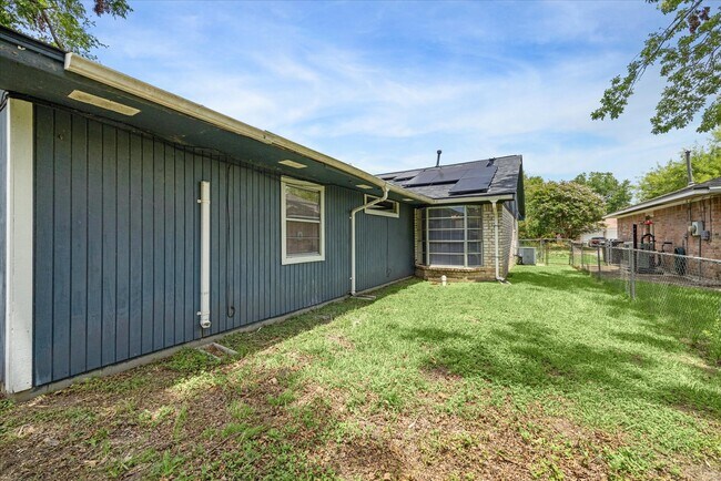 Building Photo - 5359 Little John Ln