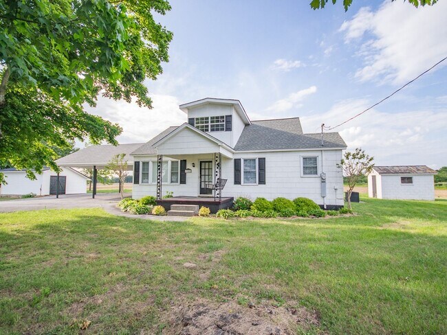 Primary Photo - Farm House! Great Location....25 minutes f...