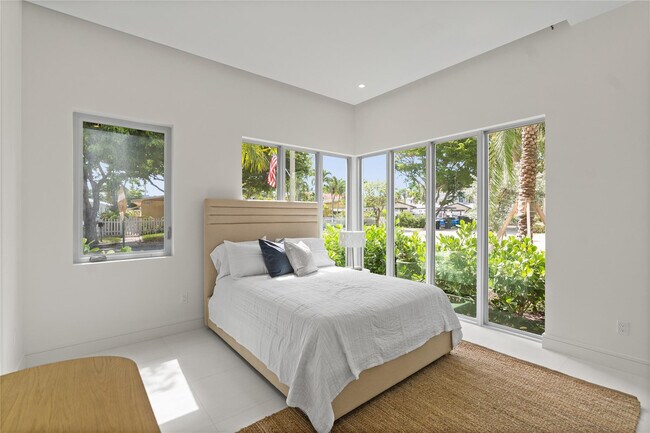 Building Photo - 221 Shore Ct