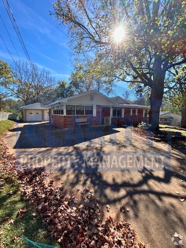 Building Photo - Single-level, 3-bedroom home in Chattanooga