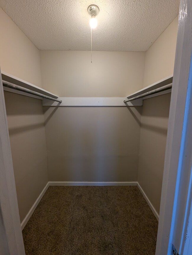 Building Photo - 2 Bedroom Apt in Columbia