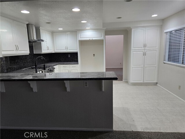 Building Photo - 17917 Vía Casitas