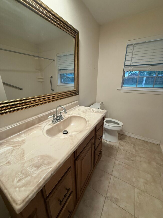 Building Photo - 216 Clower Ave