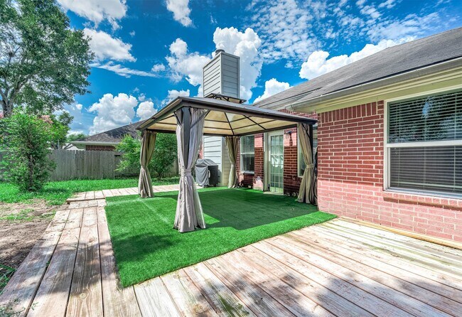 Building Photo - 6210 Newbury Dr