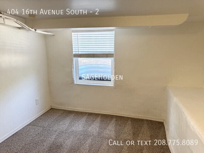 Building Photo - 404 16th Ave S