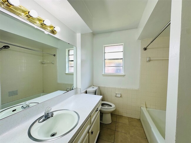 Building Photo - 1011 Mccall Ave