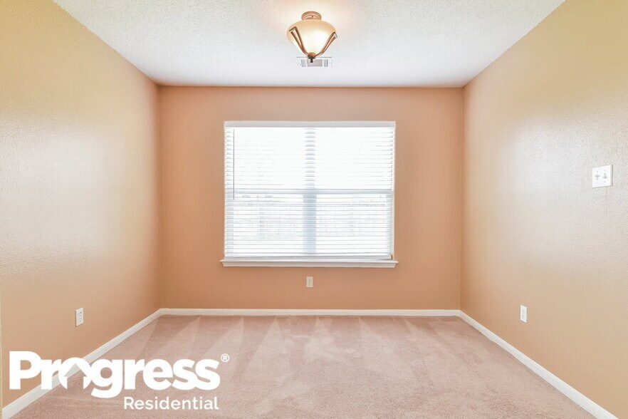 Building Photo - 29006 Red River Loop