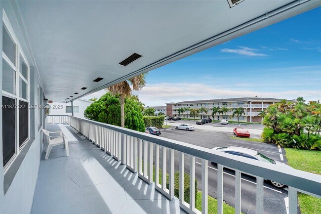 Building Photo - 751 Pine Dr