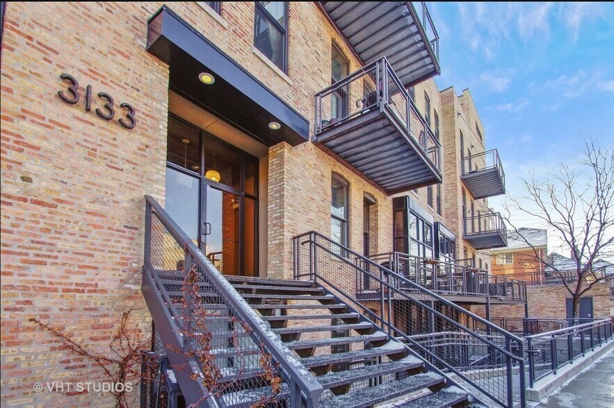 Building Photo - 3133 N Lakewood Ave