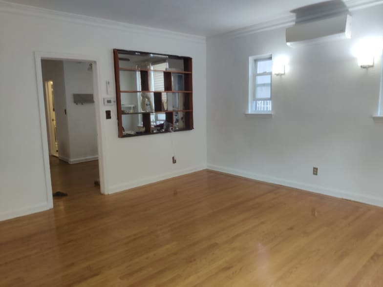Building Photo - 67-42 Selfridge St