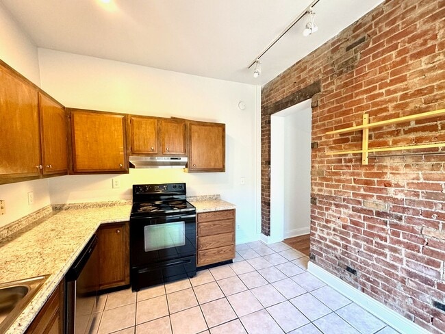 Building Photo - 2233 Victor St