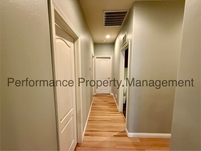 Building Photo - Spacious 4 Bed/2 Bath S Bakersfield Home w/ RBP & $0 Deposit Option