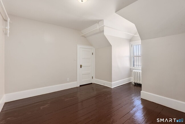 Building Photo - 360 Farmington Ave