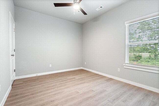 Building Photo - 259 N Wild Goose Ave