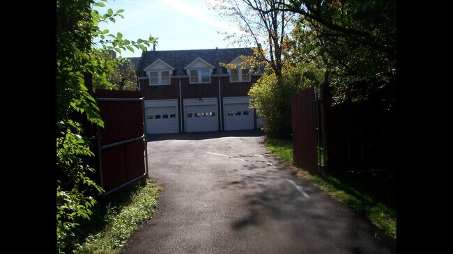 Primary Photo - 11313 Lake Ave