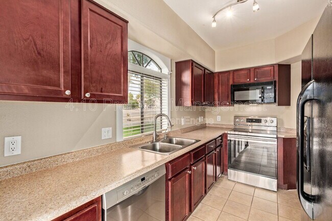 Building Photo - 15095 N Thompson Peak Pkwy