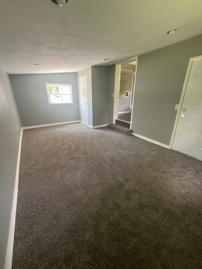 Building Photo - 3 bedroom/1 bathroom house