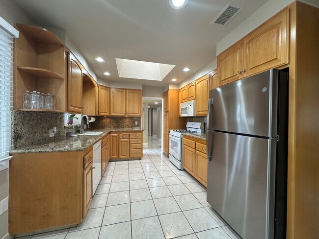 Building Photo - Newly Remodeled | 4 Bedrooms (2 Masters) |...