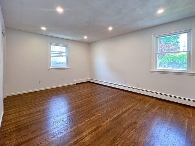 Building Photo - 22 Chandler St