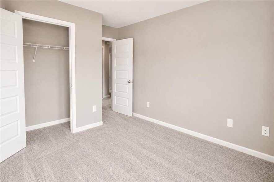 Building Photo - 100 Squarewood Ln NW