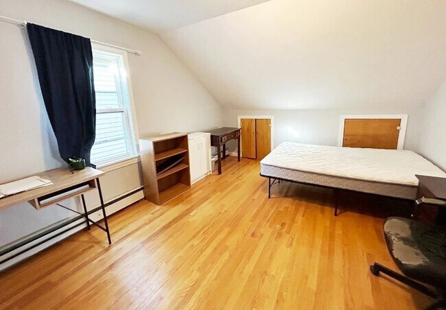 Building Photo - 40 Plymouth St