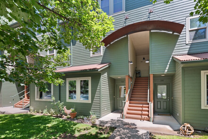Primary Photo - 512 Lakeside Dr
