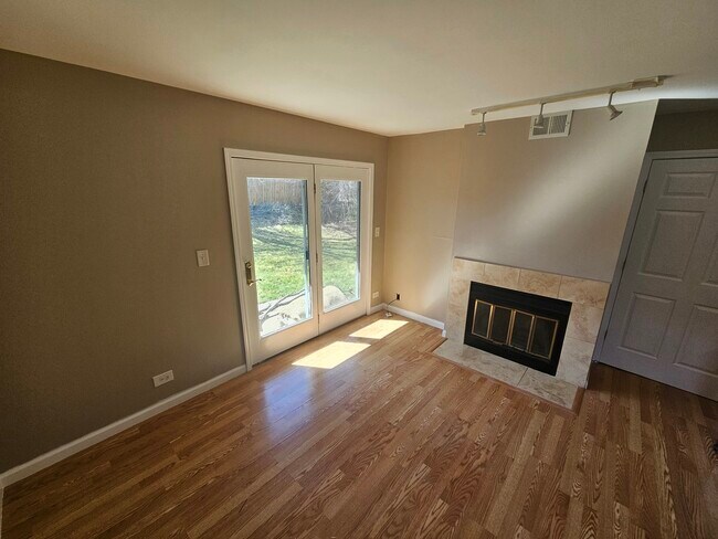 Building Photo - 687 Rosner Dr