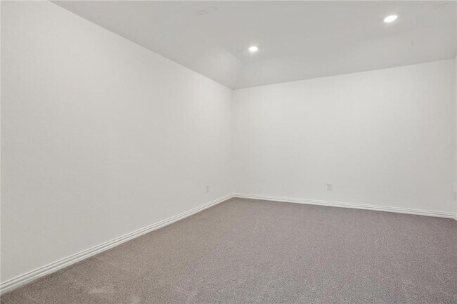 Building Photo - 613 Silent Crk Cv