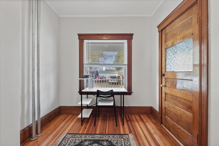 Building Photo - 9 Wilshire St