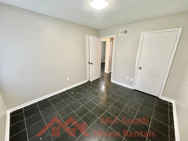 Building Photo - 3353 Elk Point Dr