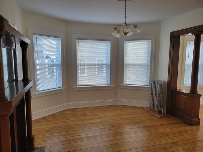 Living room - 46 E Manning St