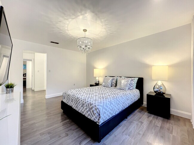 Building Photo - Ernst Court, Orlando, FL 32819 - 2 BR 2.5 BA townhouse