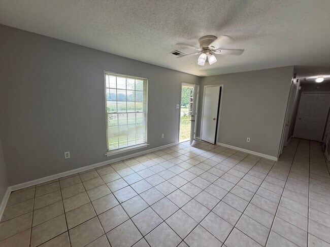 Building Photo - 5596 Karen Dr