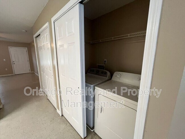 Building Photo - 550 Imperial Pl