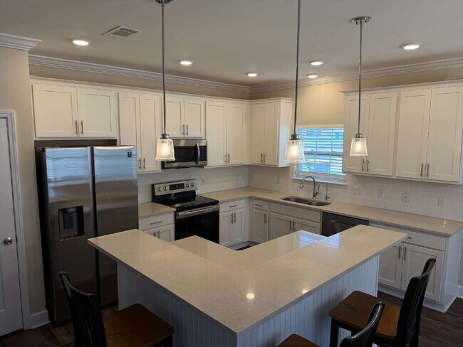 Building Photo - "Charming 4-Bedroom Gem in Niceville with Granite Elegance – 2046 Sq Ft of Comfort!"