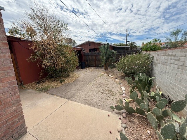 Building Photo - 1241 N Norris Ave