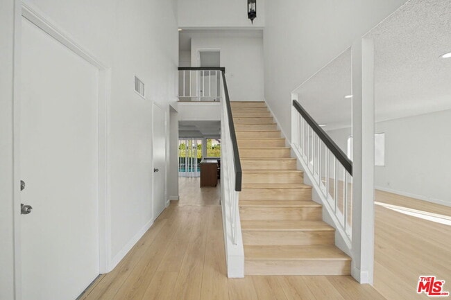 Building Photo - 243 Blanquita Way