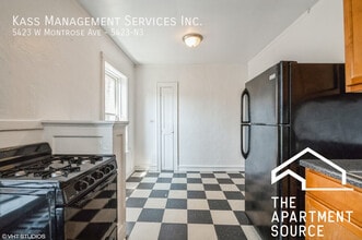 Building Photo - 5423 W Montrose Ave