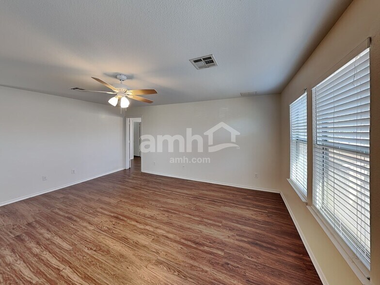 Building Photo - 6202 Roseborough Dr