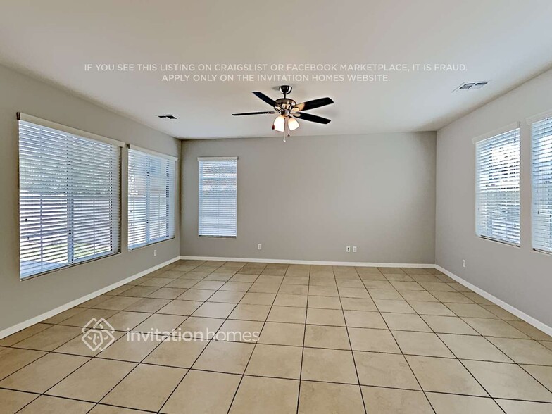 Building Photo - 2713 S Valle Verde