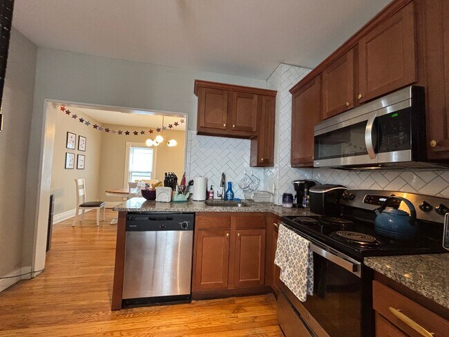 Building Photo - Single Family Home In The Park Ave Neighborhood!