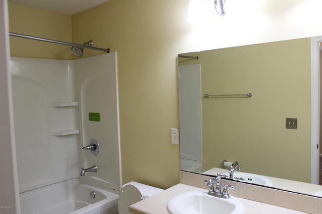Building Photo - 8852 Shell Island Dr
