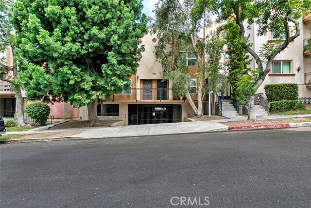 Building Photo - 557 E San Jose Ave