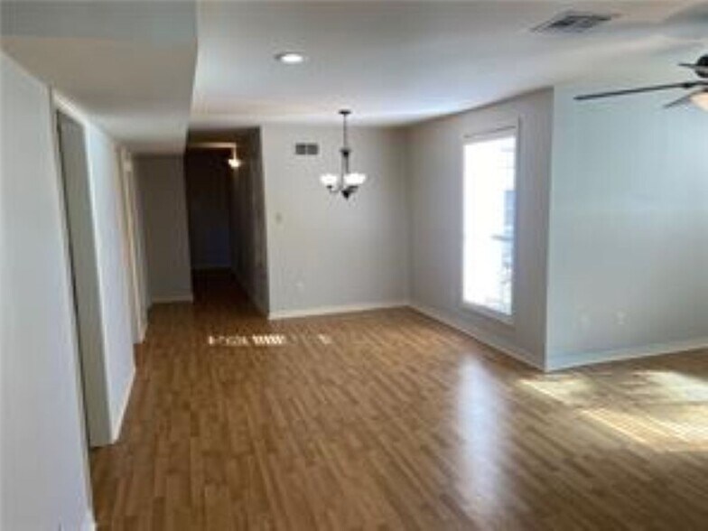 Living/dining - 5943 General Haig St