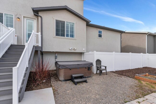 Building Photo - Stunning 5 Bedroom Herriman Home with Mode...
