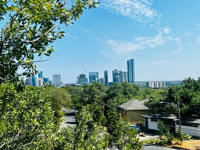 Building Photo - Furnished 3-bedroom in Travis Heights with Downtown Views!