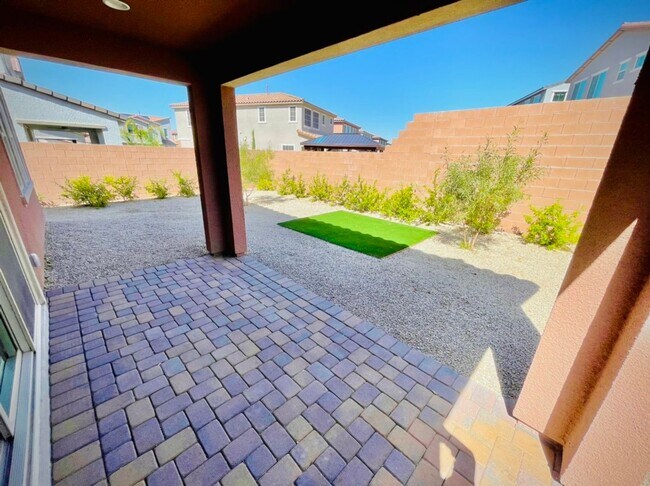 Building Photo - 72 Verde Rosa Dr