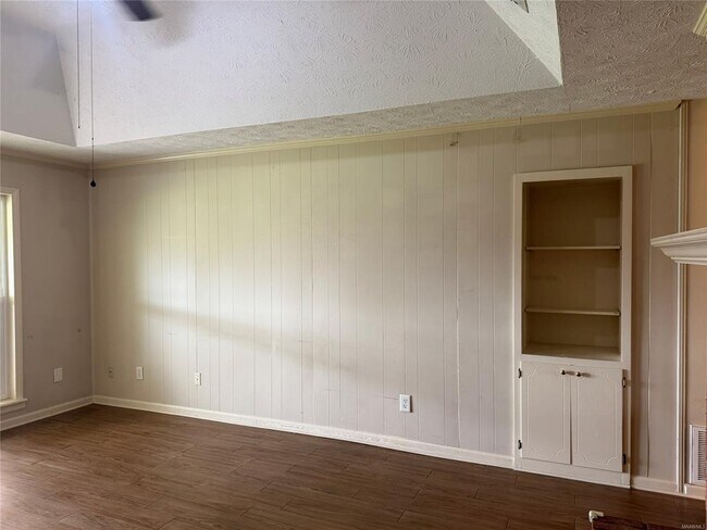Building Photo - 803 Summer Ln